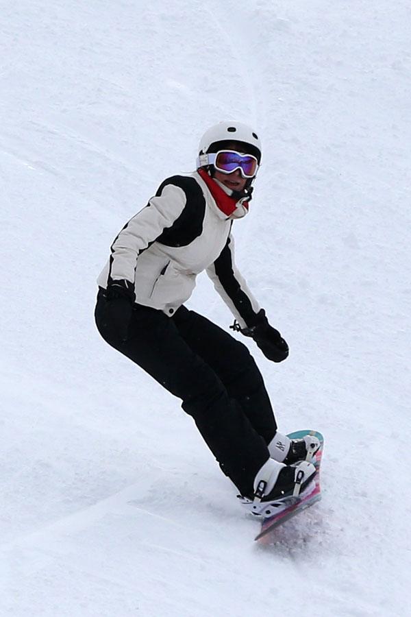 Bethenny frankel snowboarding 04