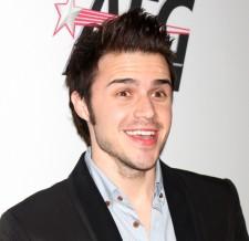 2010__02__Kris_Allen_Feb17newsne 225&#215;218.jpg