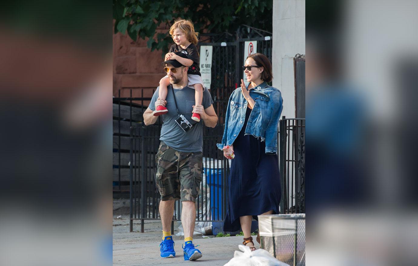 Olivia Wilde Jason Sudiekis Son Otis Photos 07