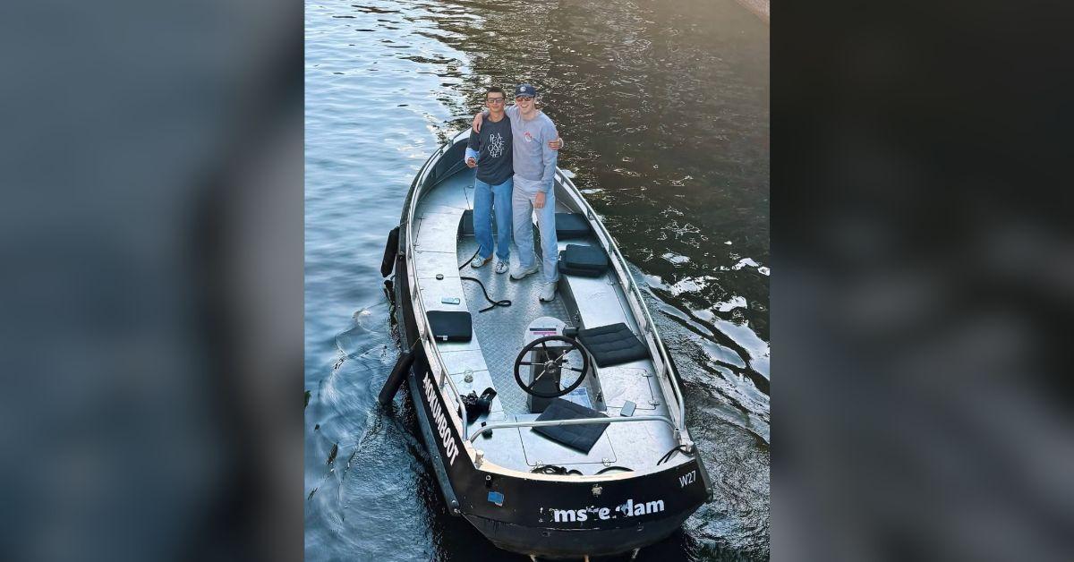 tom brady daughter twin vacation selfie photo