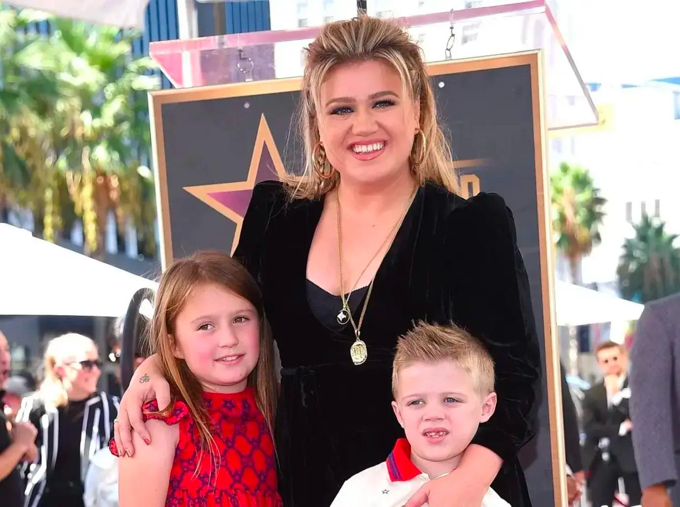 kelly clarkson depressed move new york city divorce