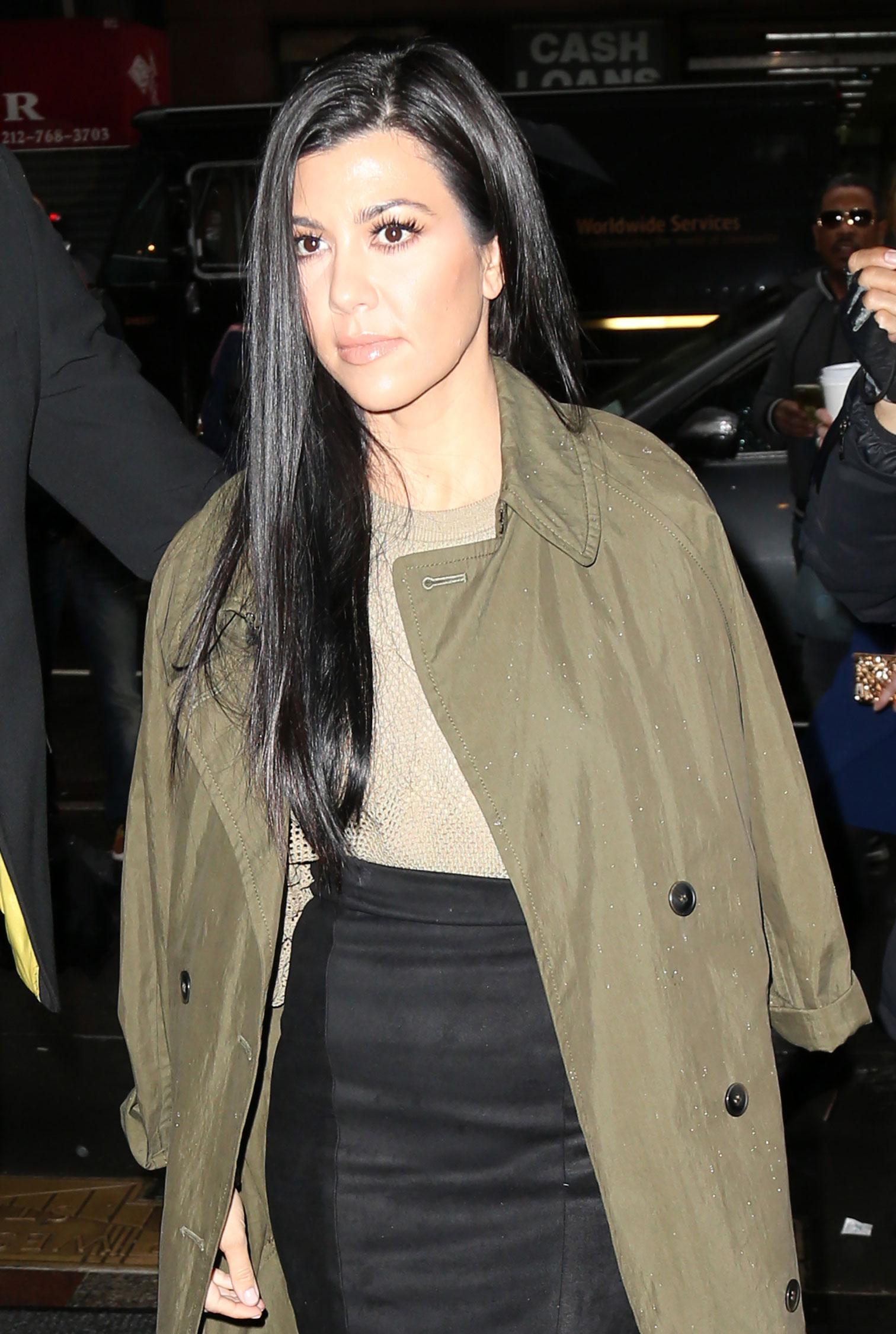 Kourtney kardashian shocking botox new face exposed 02