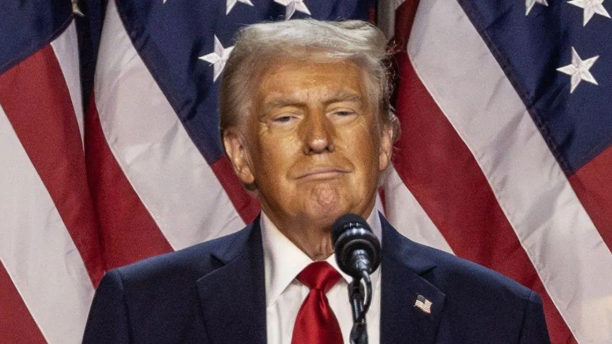 Photo of LeBron James called Donald Trump a 'b--' after he rescinded the Golden State Warrior's invitation to the White House in 2017.