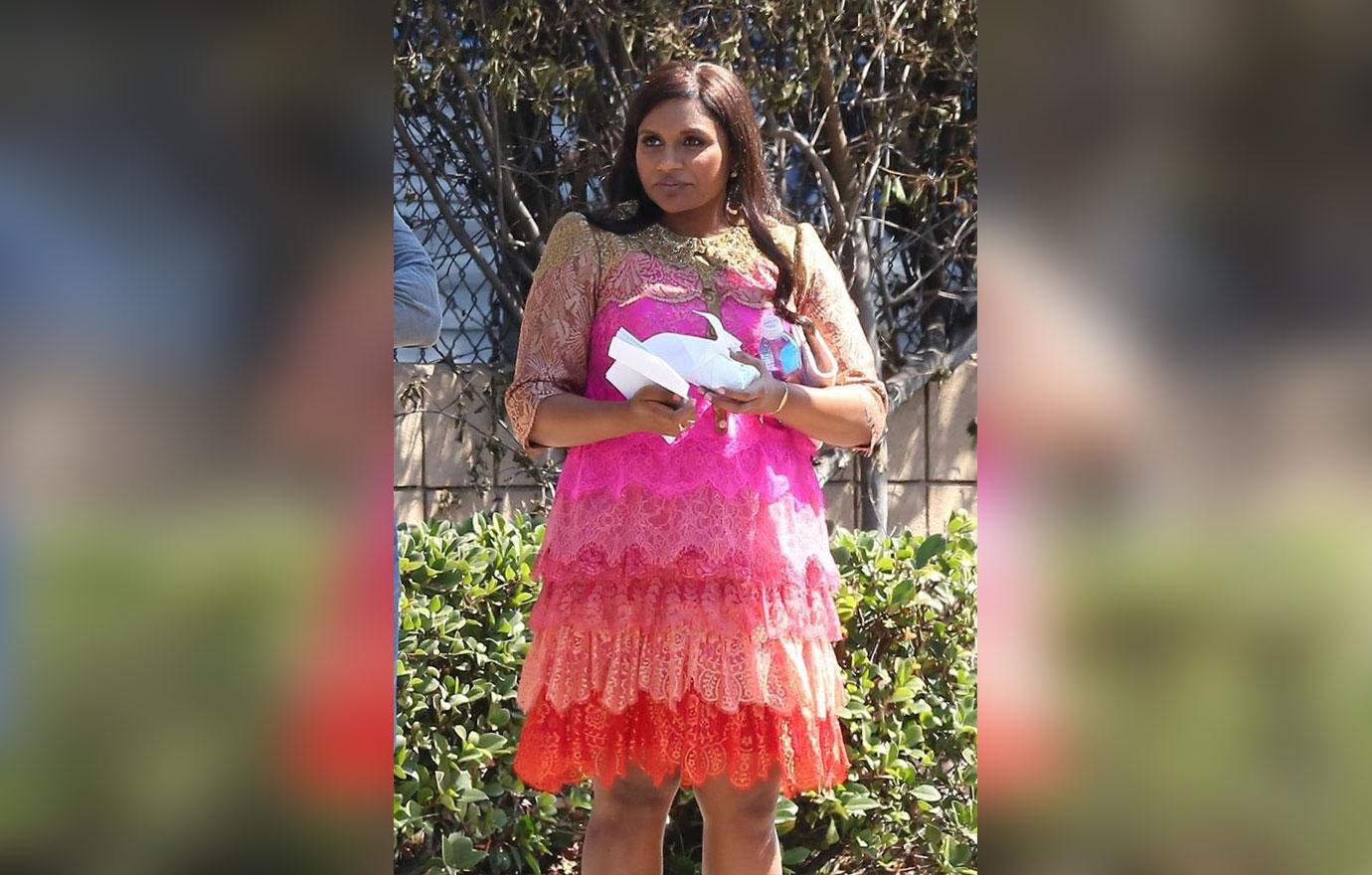 mindy kaling baby bump mindy project pics 06