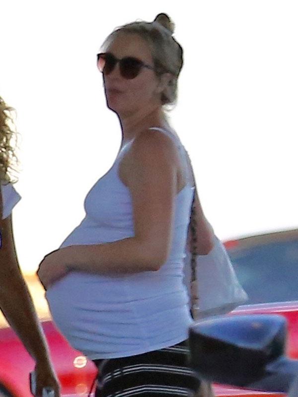 Leighton meester baby bump pregnant 05