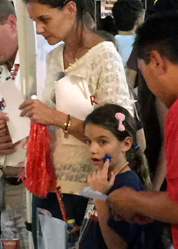 Temper Tantrum Sad Suri Cruise Cries While Doting Mom Katie Holmes Wipes Away Her Tears After