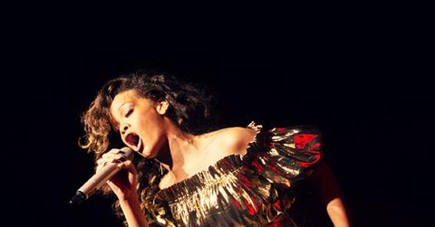 2011__10__Rihanna10042011B.jpg