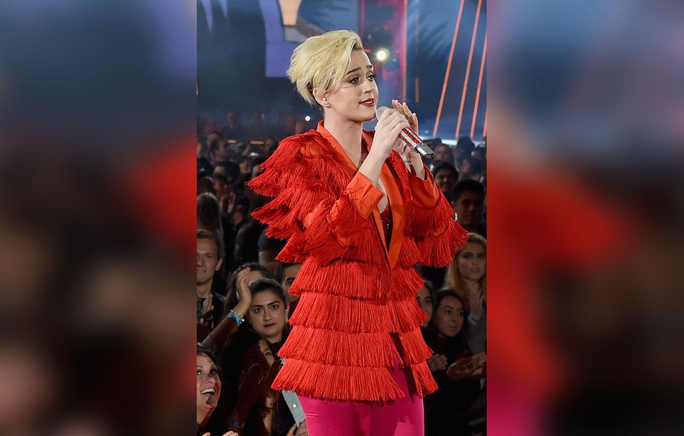 Katy perry turned to therapy after nightmare childhood 04