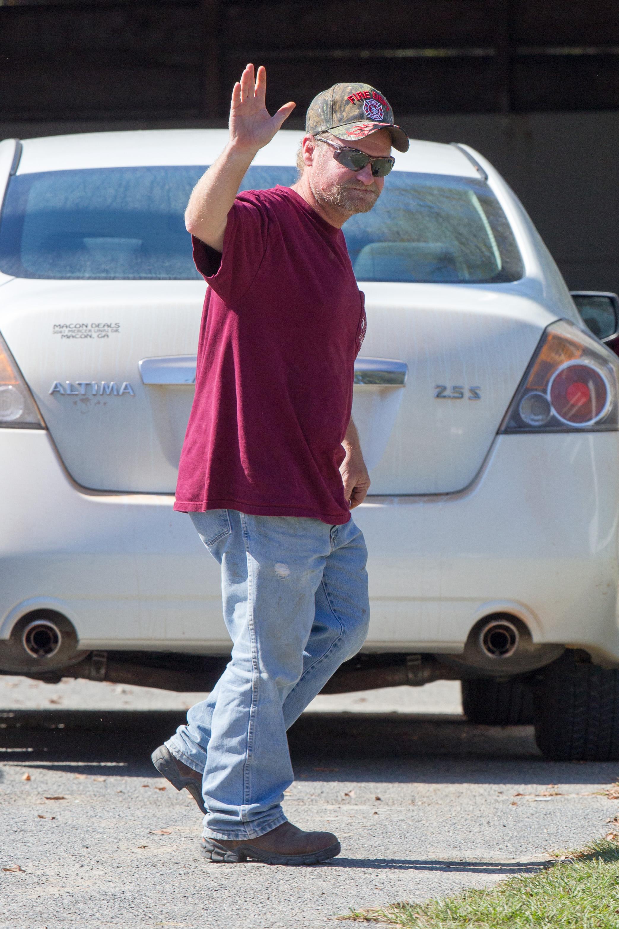 Mike &#8216;Sugar Bear&#8217; Thompson arrives at Mama June&#8217;s house