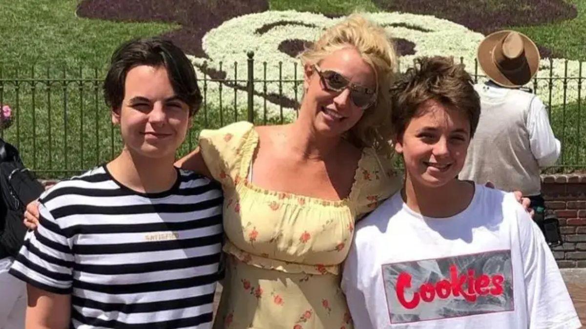 Photo of Britney Spears' loved ones are encouraging her to get help.