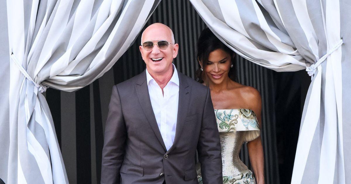 Photo of Jeff Bezos and Lauren Sanchez