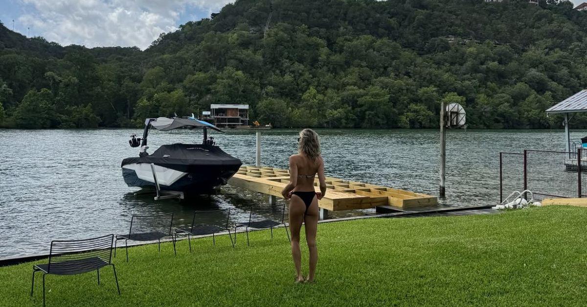 kristin cavallari exposes her nipples toned physique photos