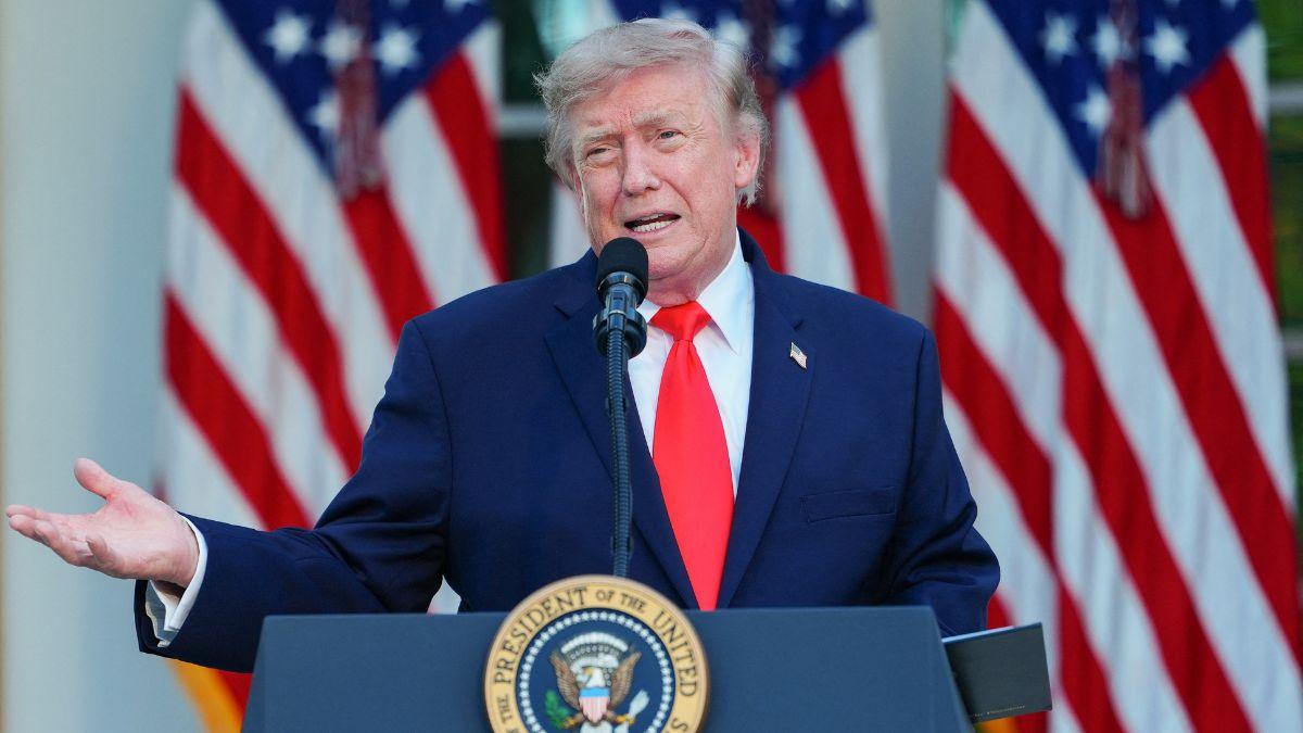 Image of Trump joked that Donald Trump Jr. and Eric Trump deserved the Medal of Honor for their genius at hunting.