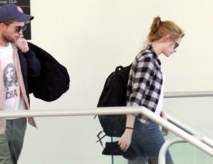 2010__08__Pattinson_Stewart_Aug18_1 copy 300×231.jpg