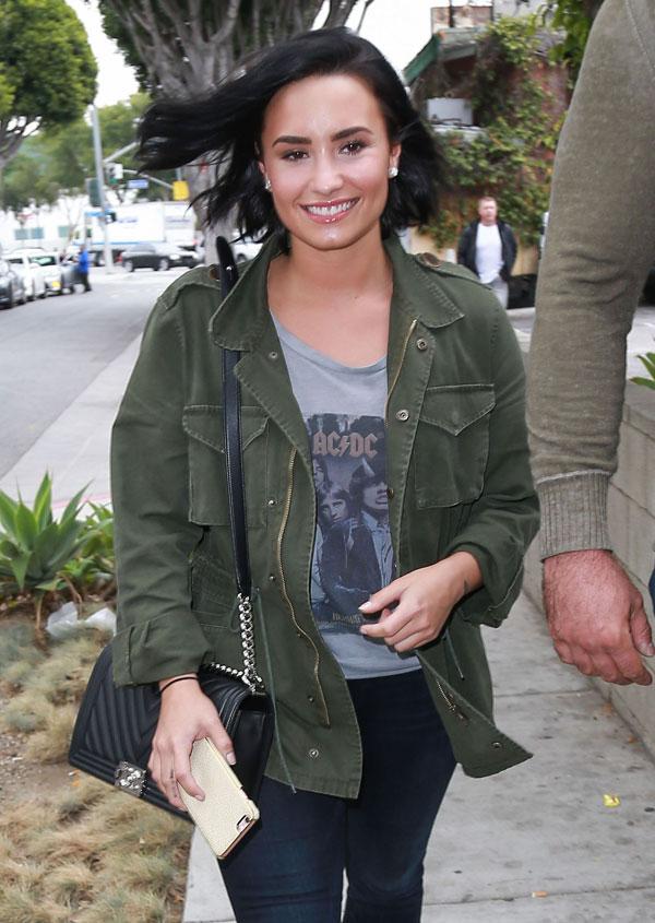 Demi lovato dating 04