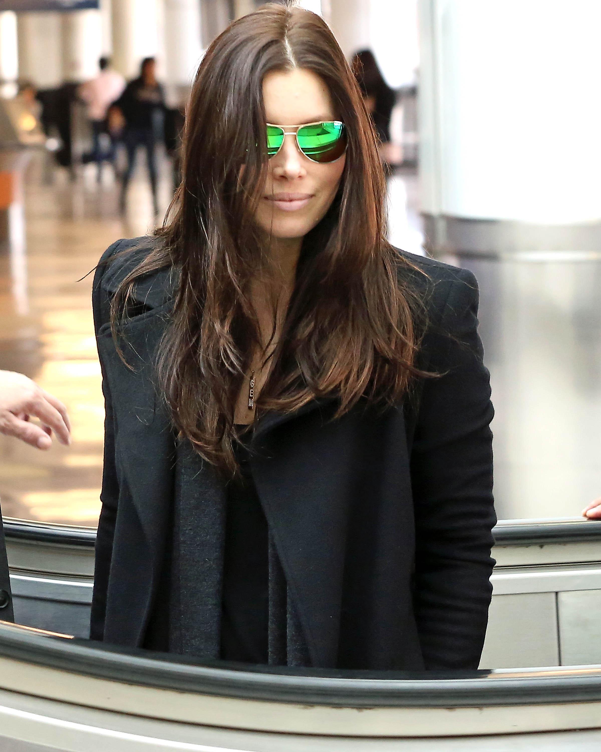 INF &#8211; Pregnant Jessica Biel At LAX