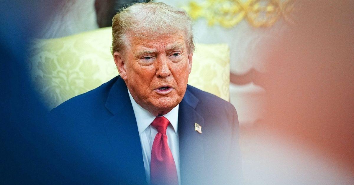 Photo of Donald Trump addressed rumors that he was dead.