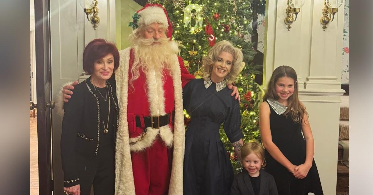 Photo of Multiple fans claimed Kelly Osbourne was turning into her mom, Sharon.