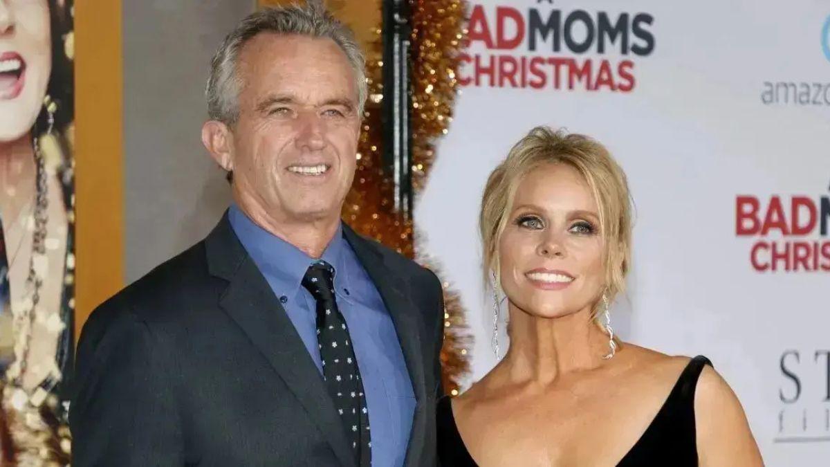 Photo of Cheryl Hines said she gave Chelsea Handler her phone number so she could reach out about any issues.