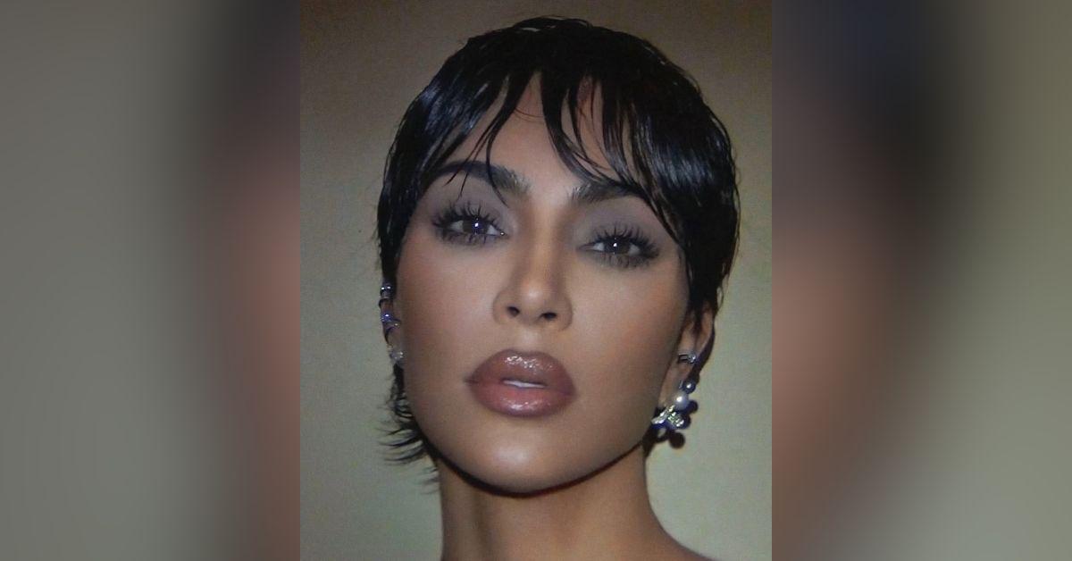 Image of Kim Kardashian wore a short wig.
