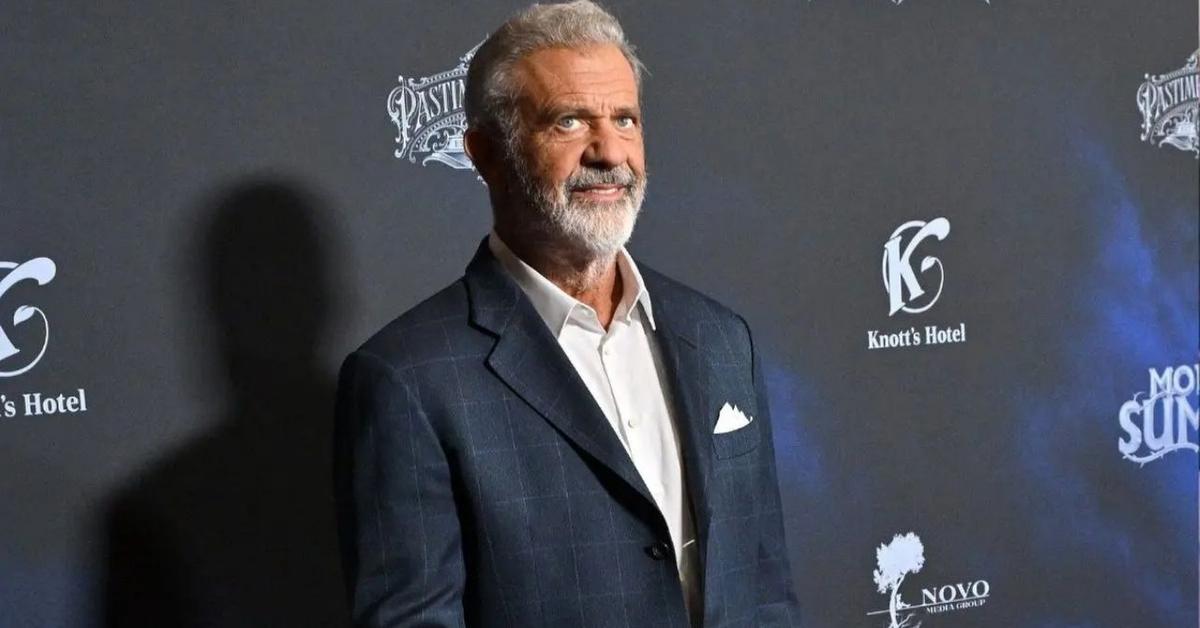 'Despicable' Mel Gibson Sparks Fan Outrage as He's Accused of Using 'Mocking' Hand Gestures Behind Deaf Interpreter at Canadian Fan Expo