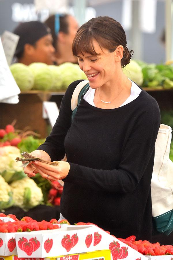 Jennifer garner ben affleck farmers market splash