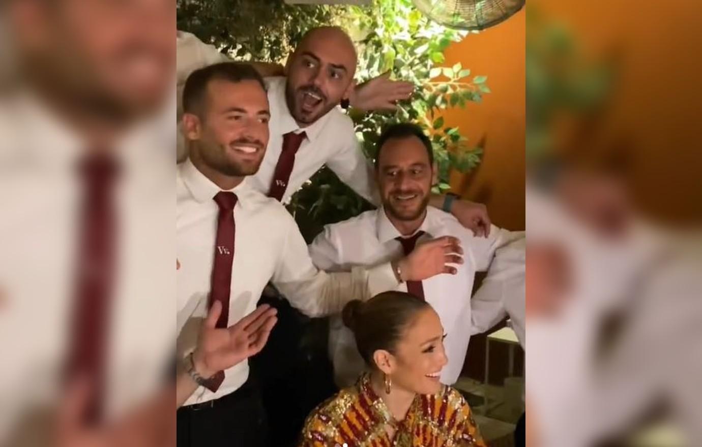 jennifer lopez serenaded italian restaurant capri