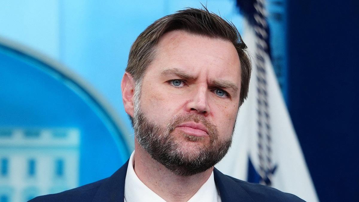 Image of Barack Obama framed J.D. Vance as out of touch while backing Democrats in the 2024 election.