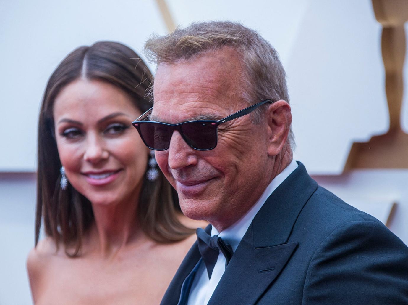 kevin costner clueless wife christine baumgartner romance neighbor