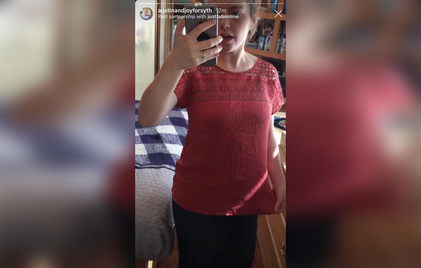 Joy-Anna Duggar baby bump mirror selfie