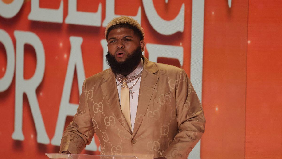 Image of Druski stopped his parody skit in the middle at the BET Awards after being enchanted by Olandria Carthen.
