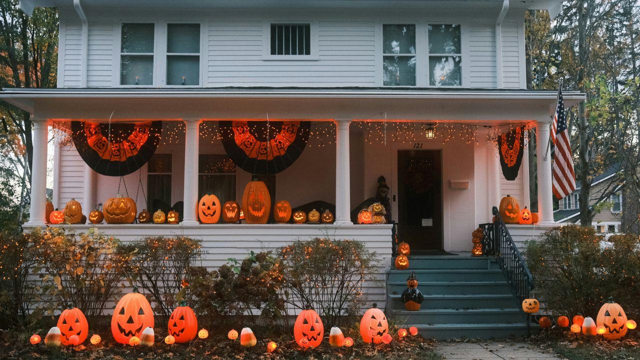 Image of a homeowner created an elaborate Halloween display with animatronics, fog effects and special lighting.