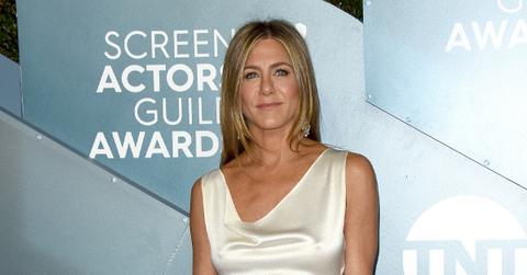 ageless jennifer aniston nearly breaks the internet after showing off natural curly locks pp