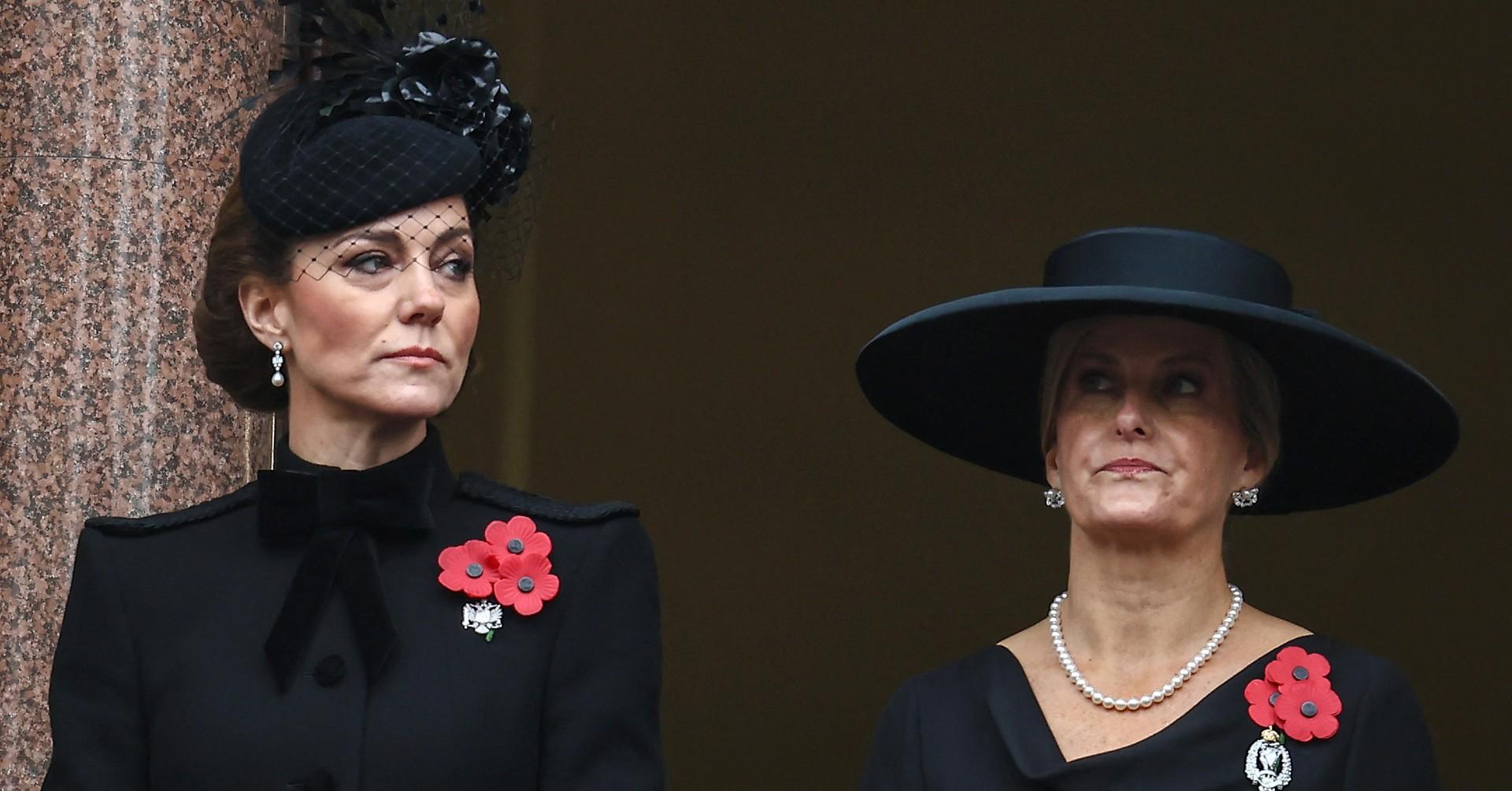 kate middleton sparks concern looking tired remembrance day service