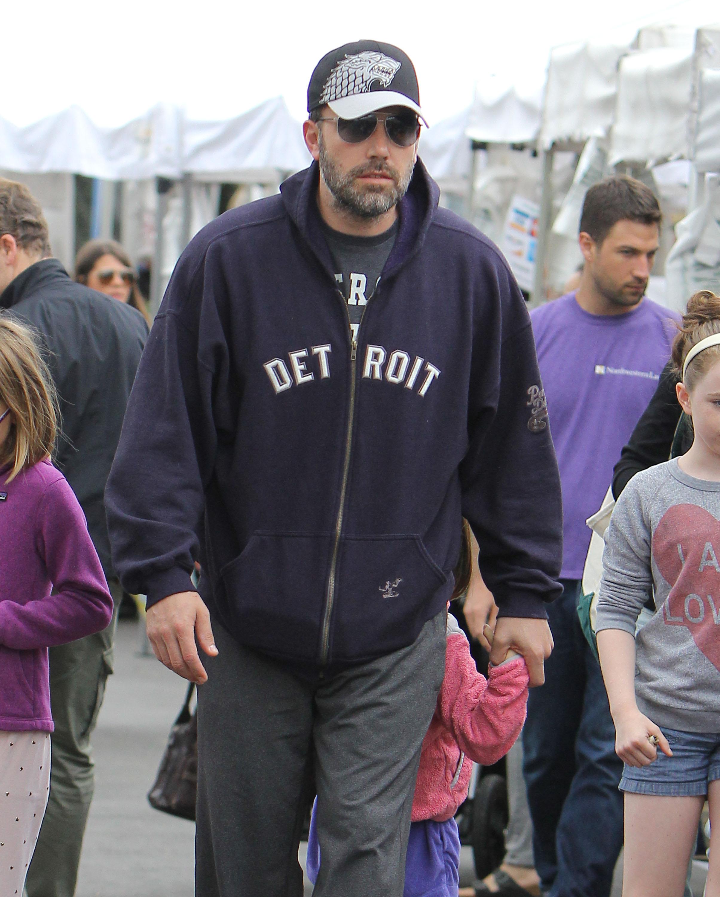 Ben Affleck &amp; Jennifer Garner Visit The Farmer&#8217;s Market With Their Children