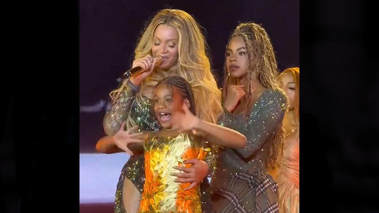 Image of Beyoncé with Rumi Carter and Blue Ivy Carter.