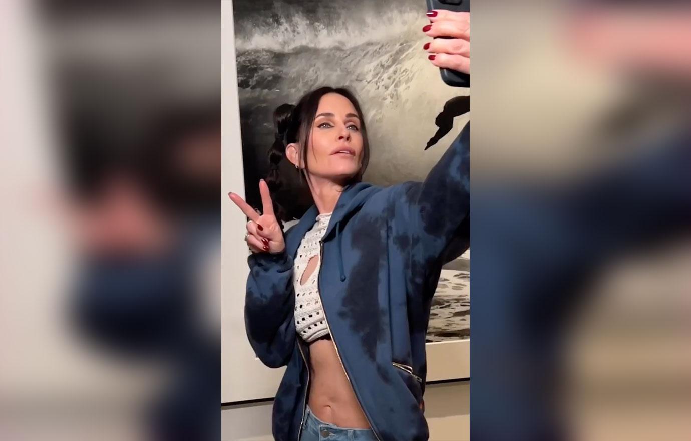 courteney cox chiseled abs dresses trendy gen z girl watch