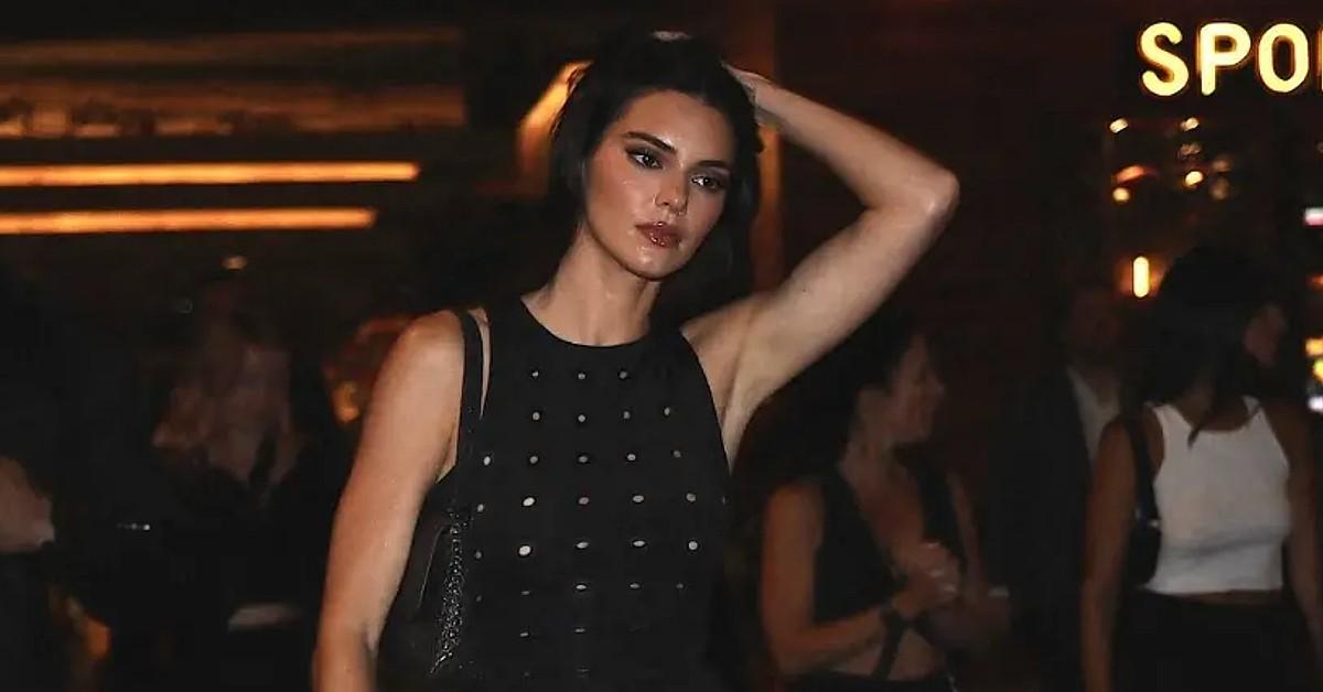 KendallJenner, Arizona, August 23, 2022, #KendallJenner was spotted out  in Arizona with fans yesterday. She looks gorgeous in the…