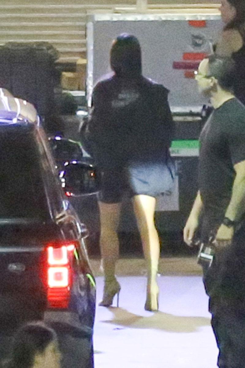 Kim kardashian emerges resurfaces comeback kanye west concert paris robbery 06