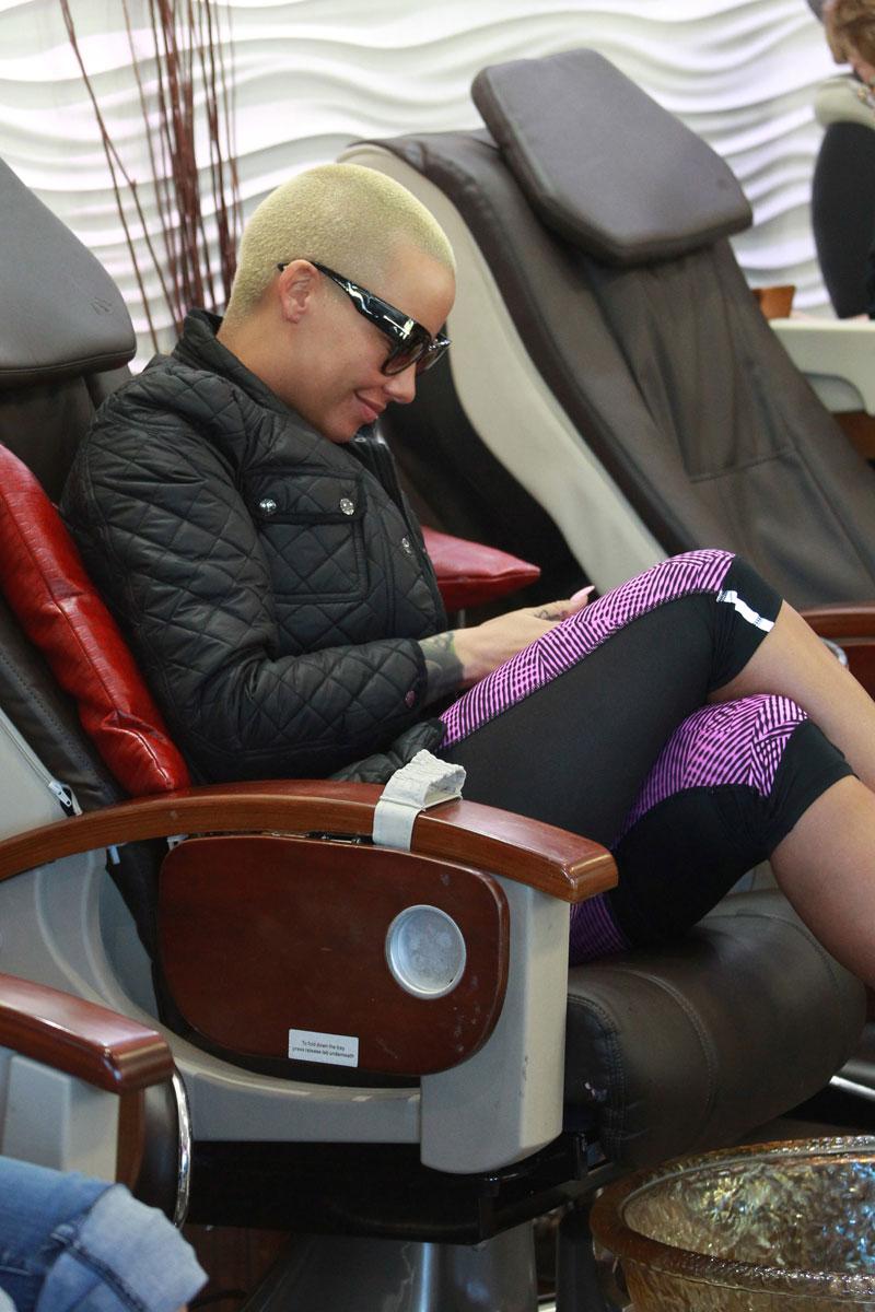 Amber rose manicure 03