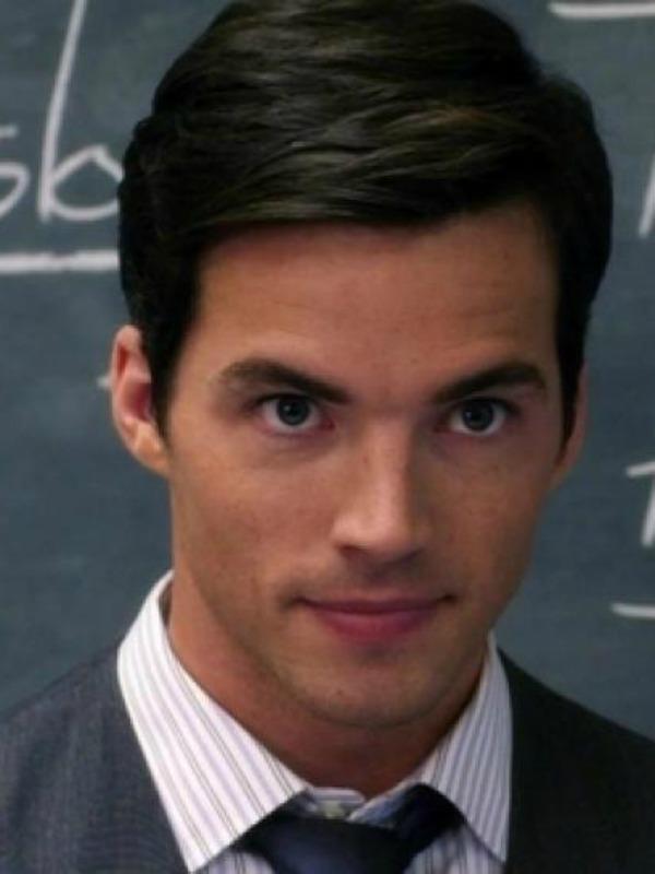 ezra pretty little liars