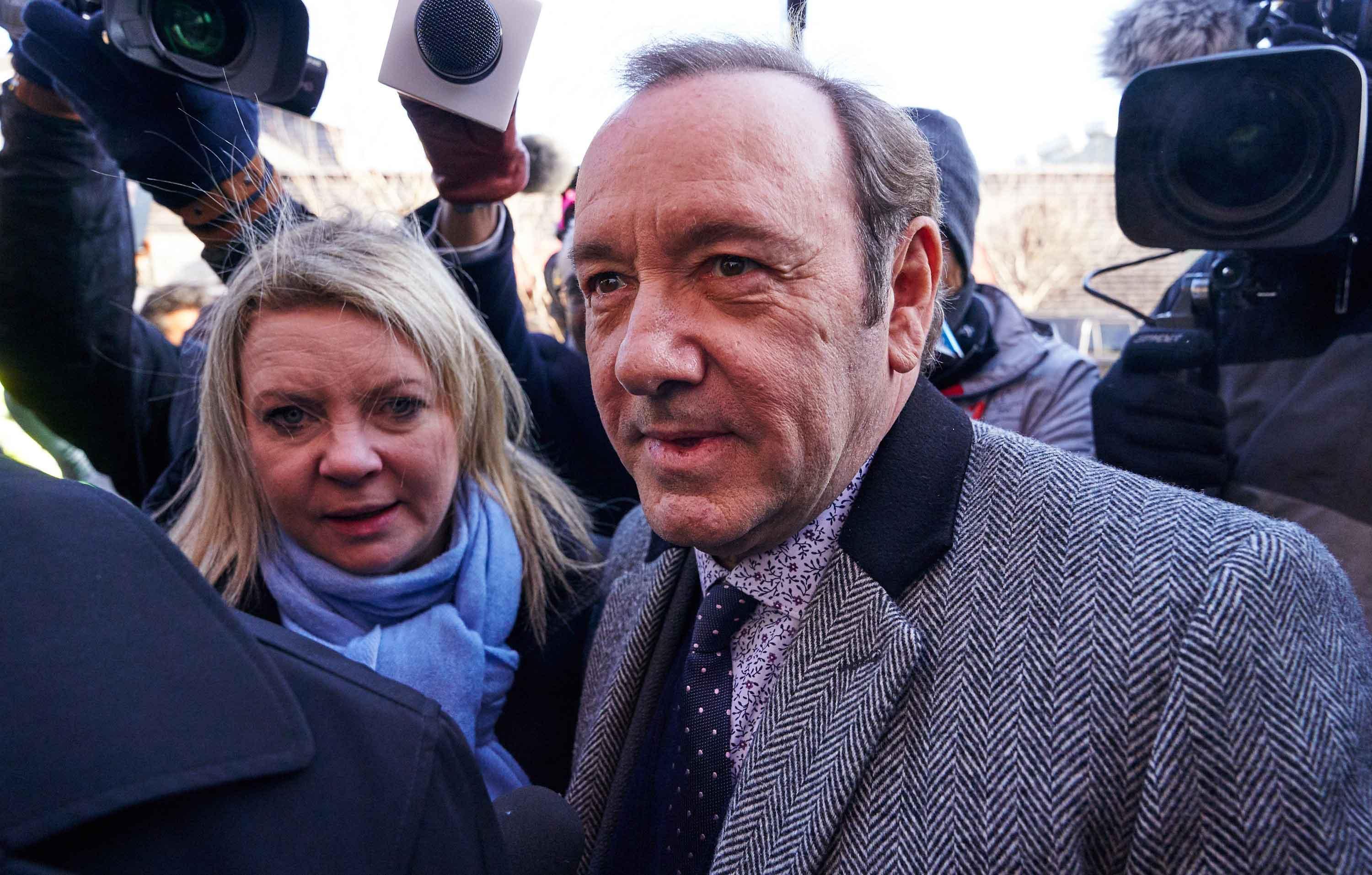 kevin spacey to voluntarily appear in uk court after four sexual assault charges