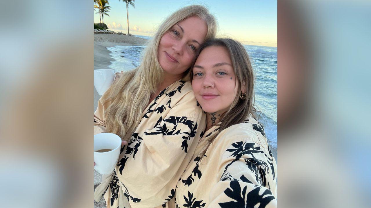 image of Elle King recalled difficult childhood experiences, including being sent to ‘fat camp’ and spending summers with her father on movie sets.
