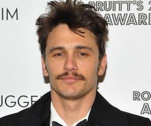 2010__12__James_Franco_Dec221 300×261.jpg