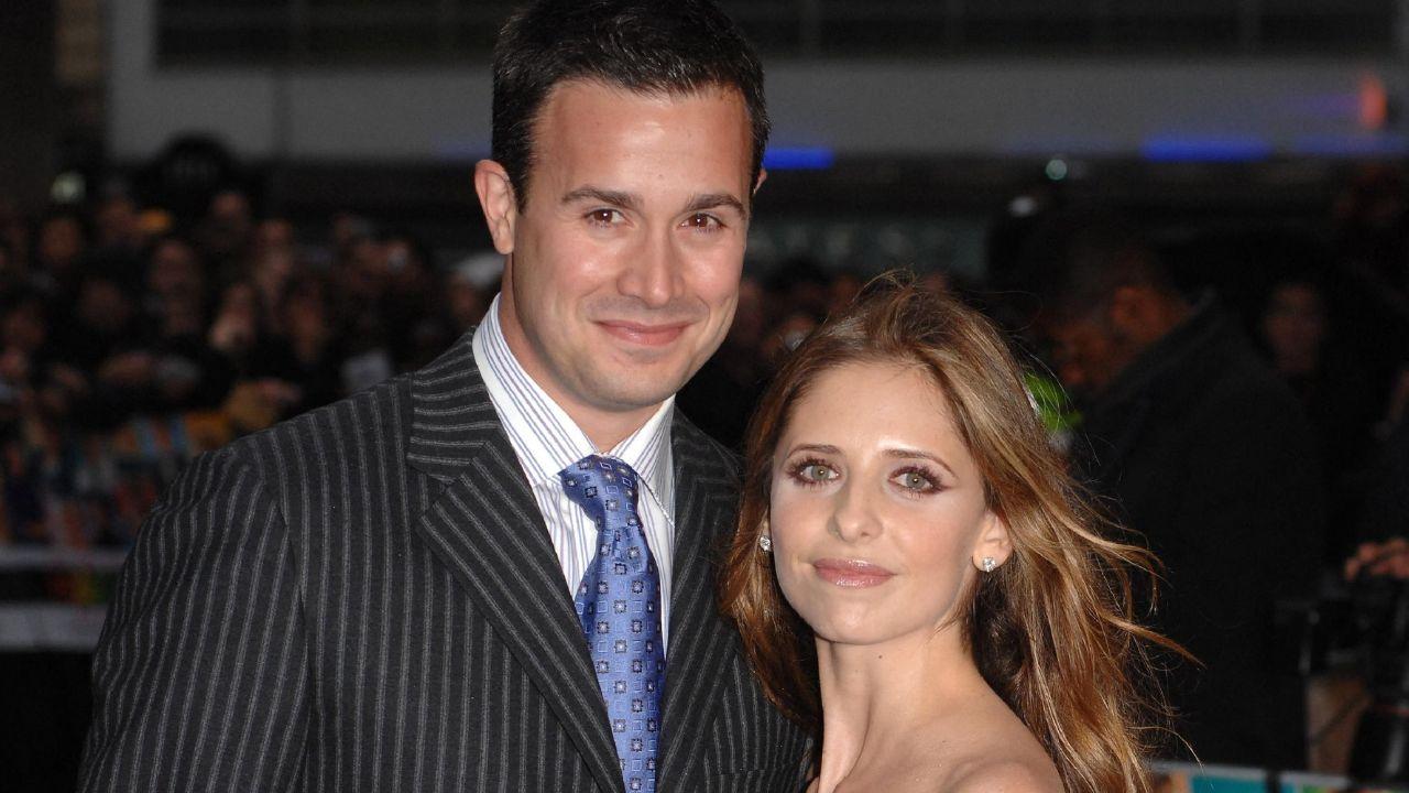 Image of Freddie Prinze Jr. and Sarah Michelle Gellar at a past event.