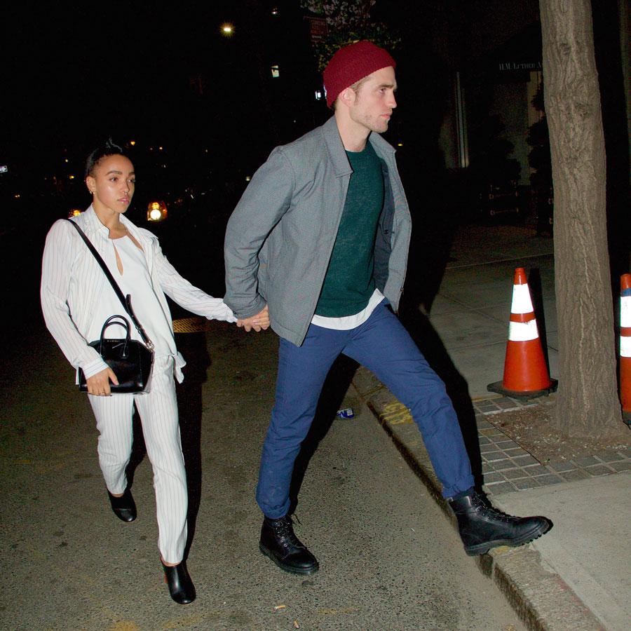 Robert pattinson fka twigs engagement ring 02