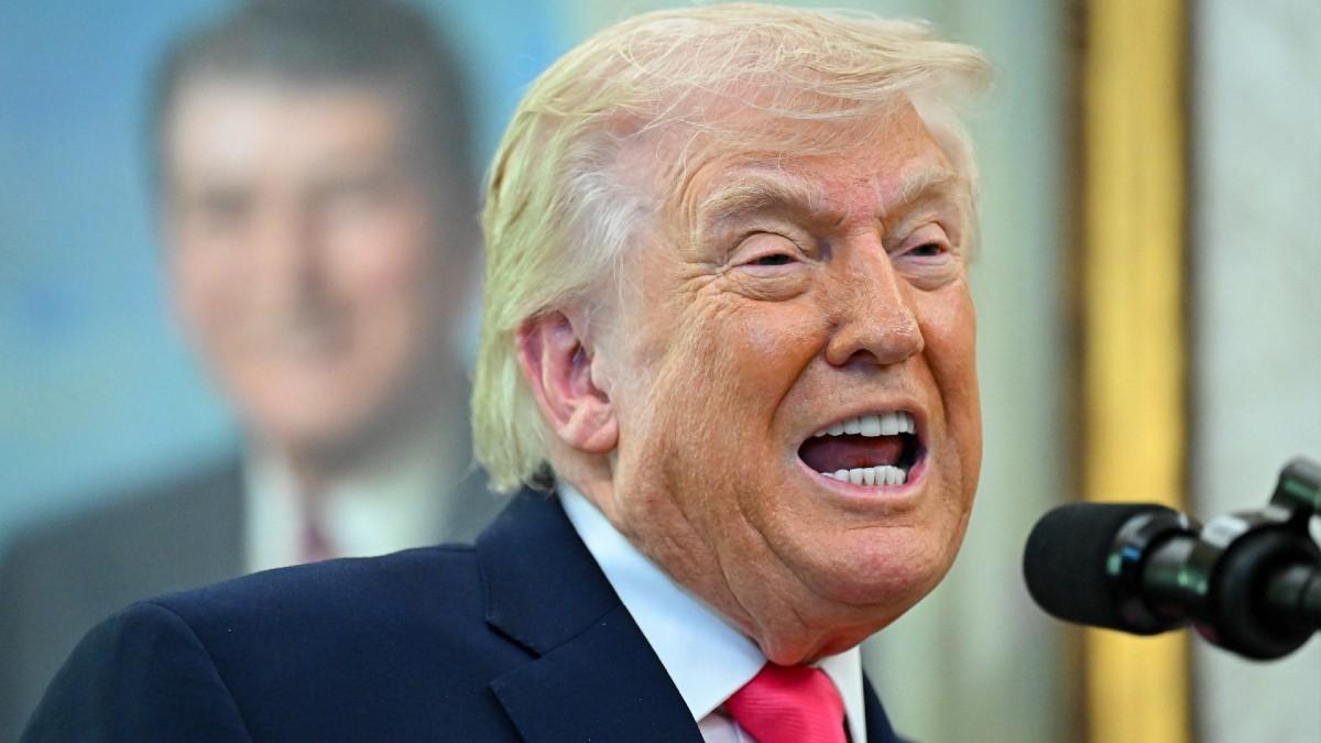 image of Chris Christie said he 'left' Donald Trump. 