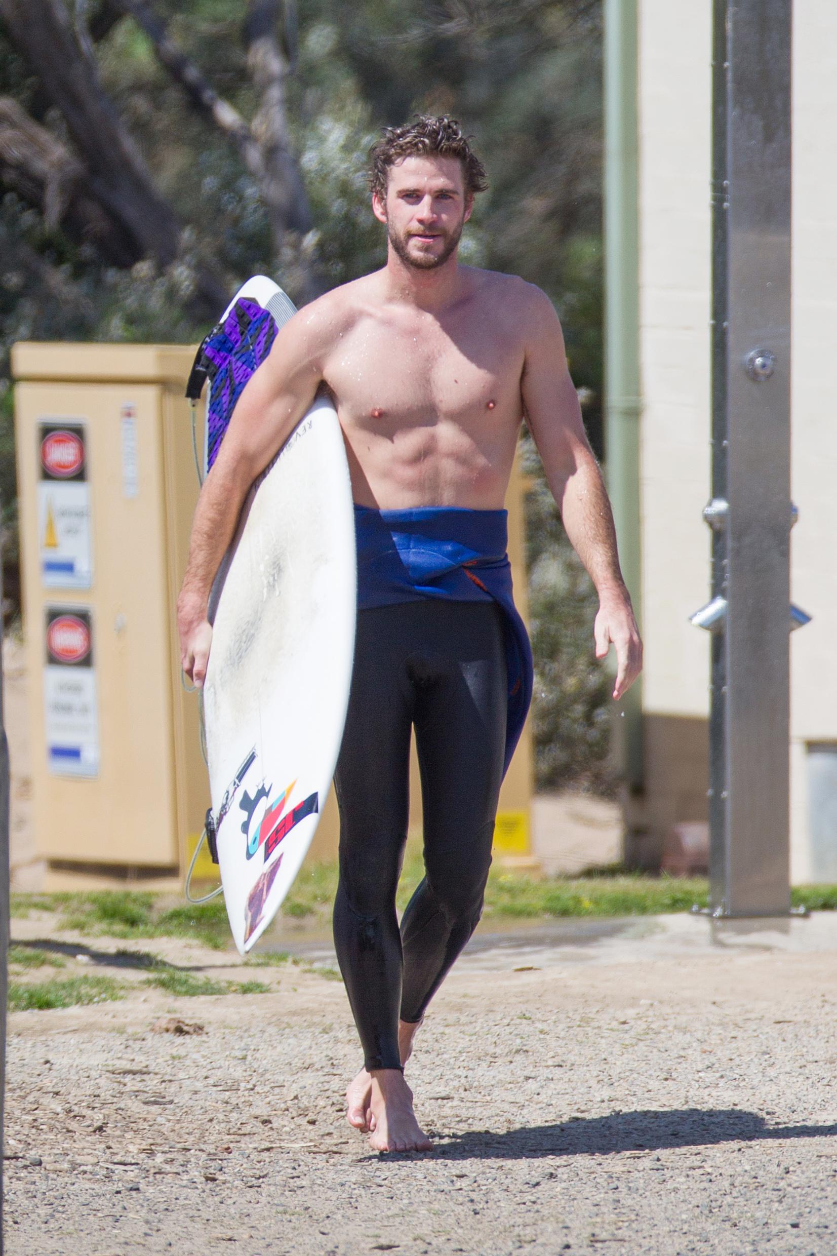 EXCLUSIVE: **PREMIUM EXCLUSIVE RATES APPLY** **NO WEB UNTIL 1AM PST, OCTOBER 8th** Liam Hemsworth goes surfing in Phillip Island.