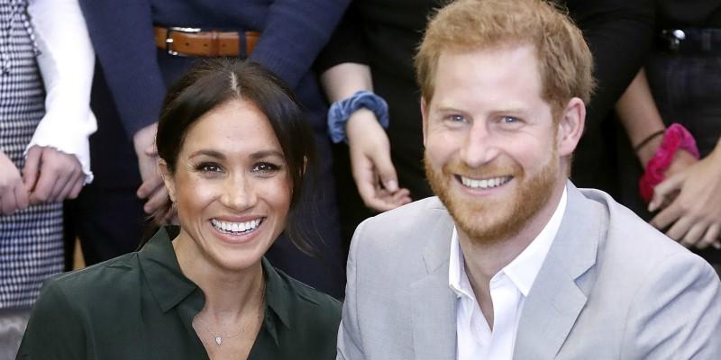 Meghan markle pregnant expecting first child with prince harry