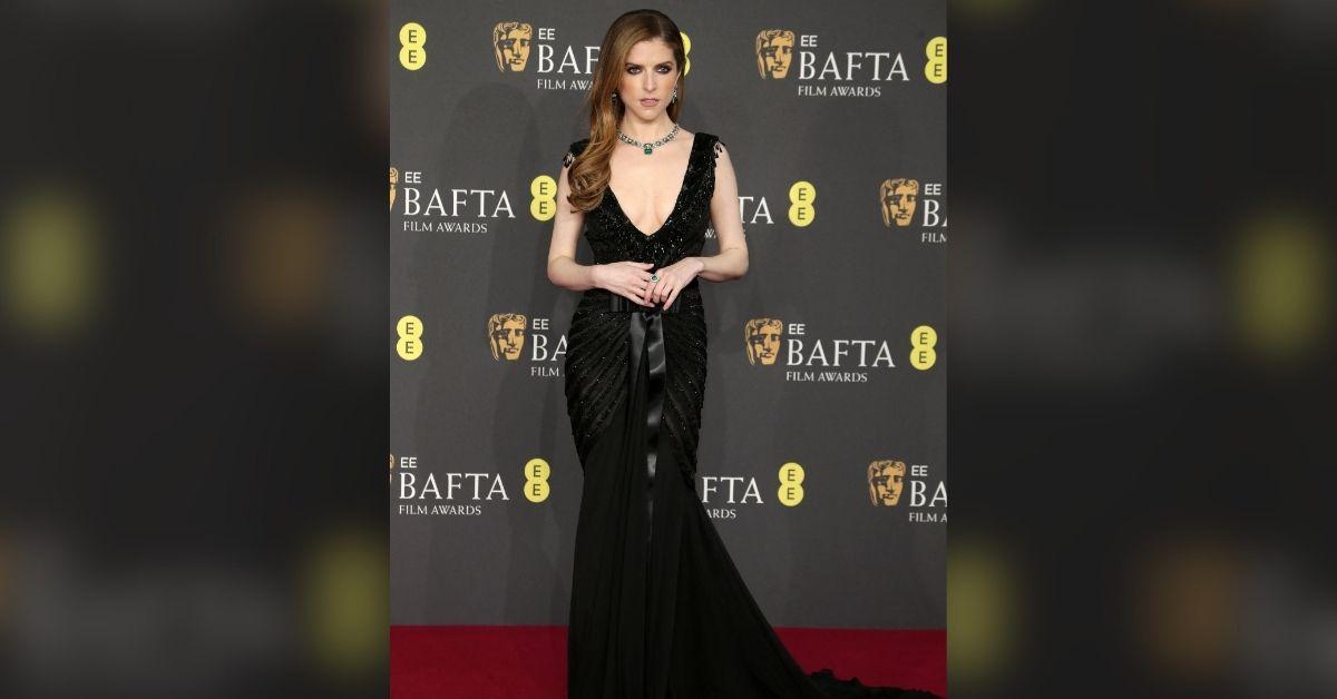 anna kendrick quietly dating comedian alex edelman